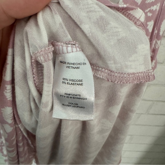 ELLEN TRACY Pink & White Hi-Low Short Sleeve Top - Picture 10 of 10